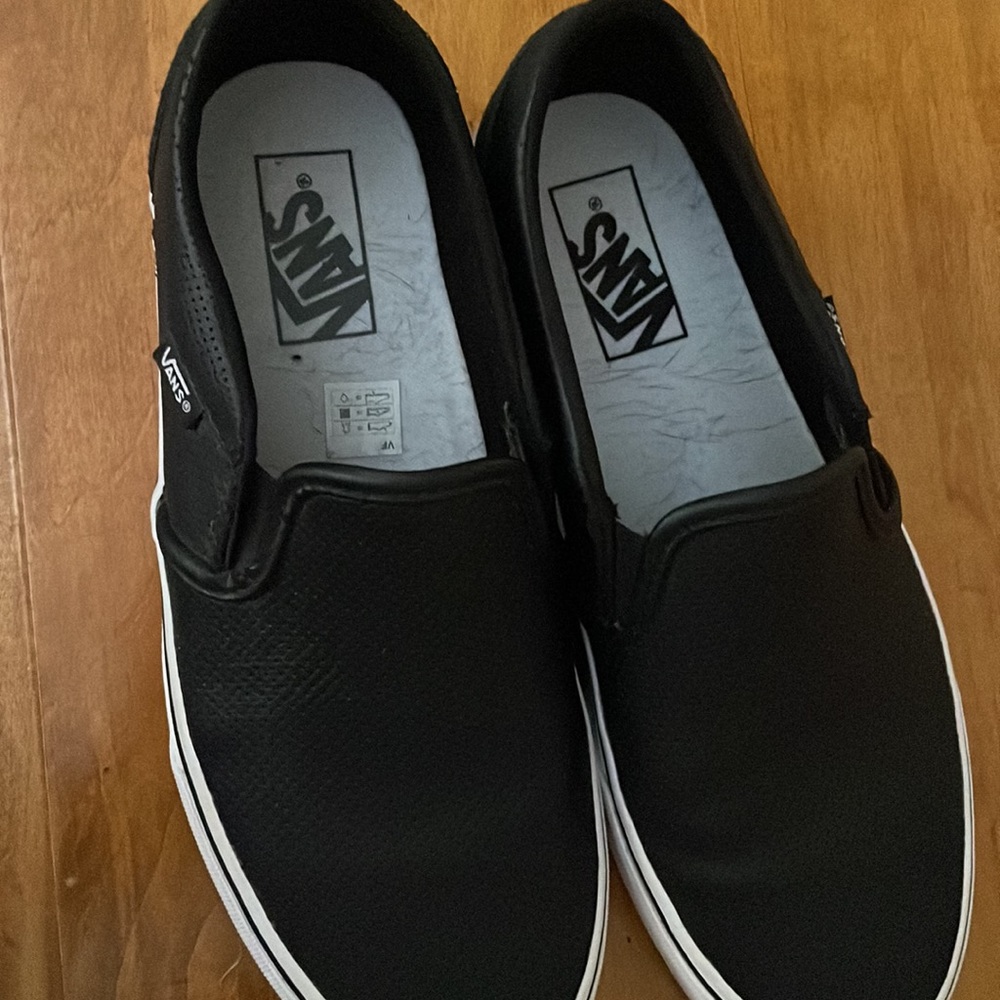 Sneakers - Picture 2 of 7